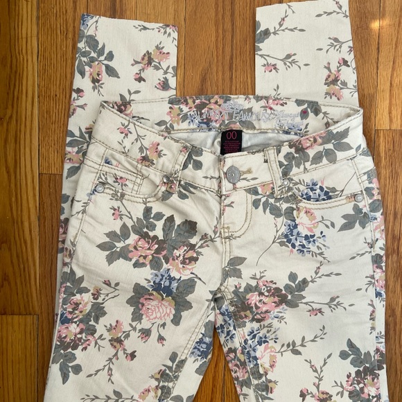 Almost Famous Floral 00 Skinny Jeans - Picture 9 of 11